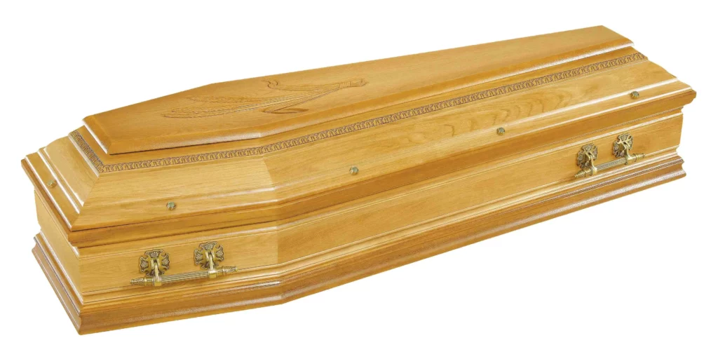 Cercueil en bois clair travaillé avec gravure d'épis de blé sur le couvercle.