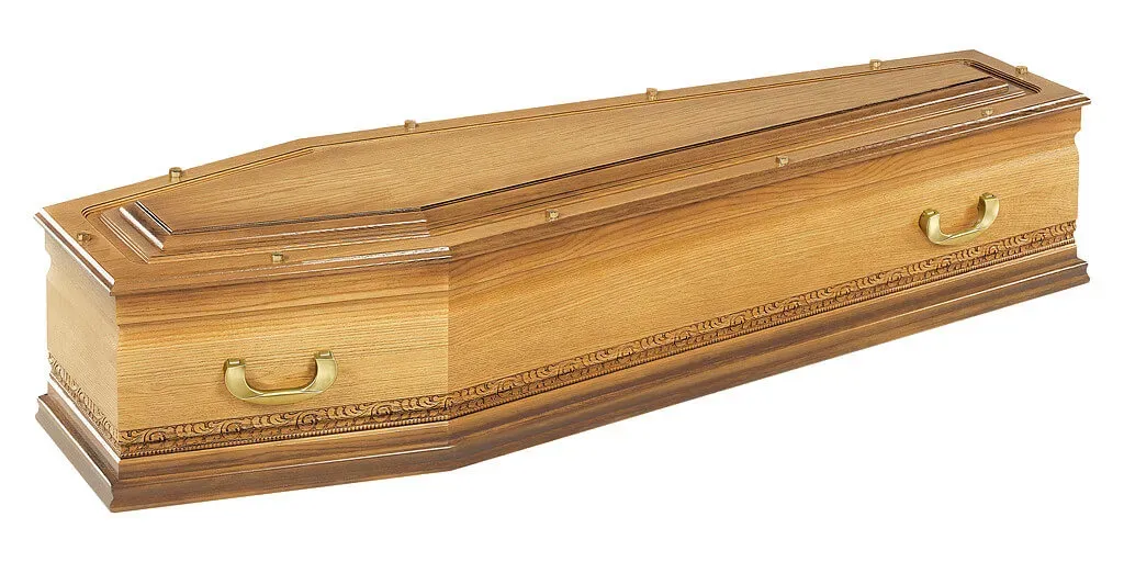 Cercueil en bois teinté avec frise moulurée élégante sur la partie inférieure.