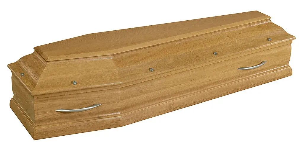 Cercueil en bois clair poli avec poignées métalliques argentées incurvées.