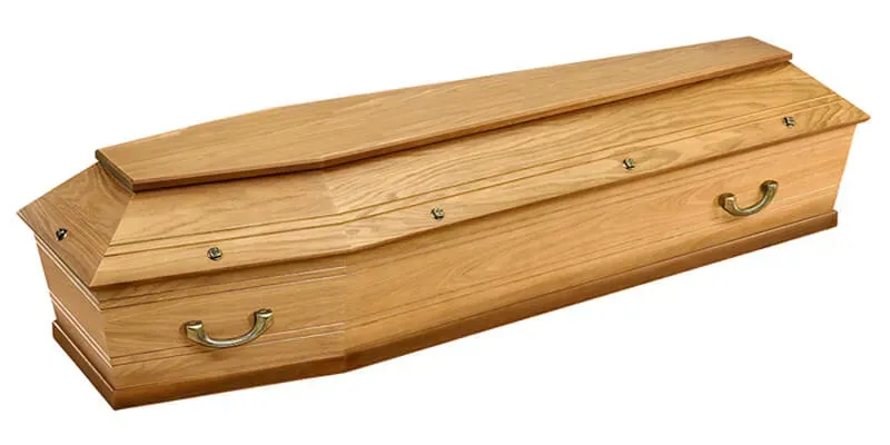 Cercueil sobre en bois naturel clair avec poignées dorées arrondies.
