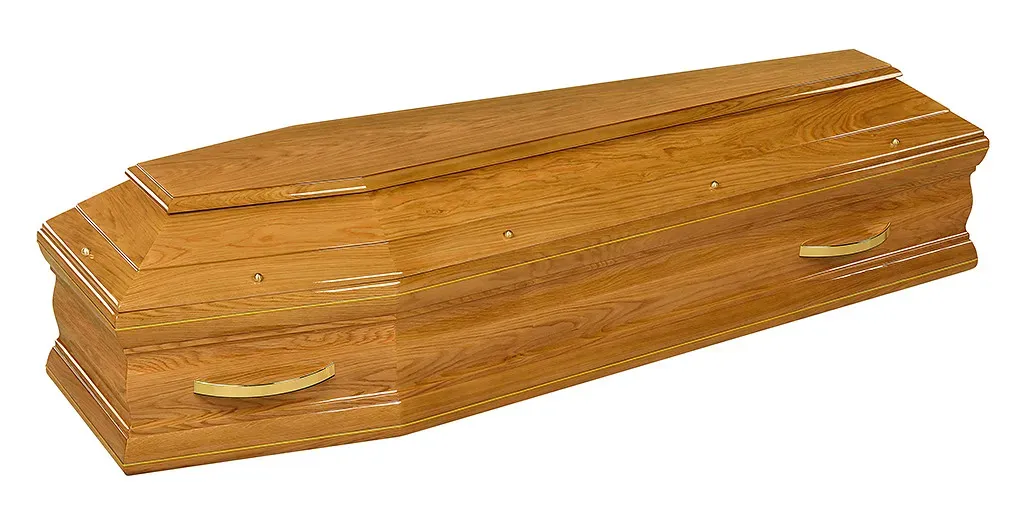 Cercueil en bois clair vernis aux finitions élégantes et sobres.