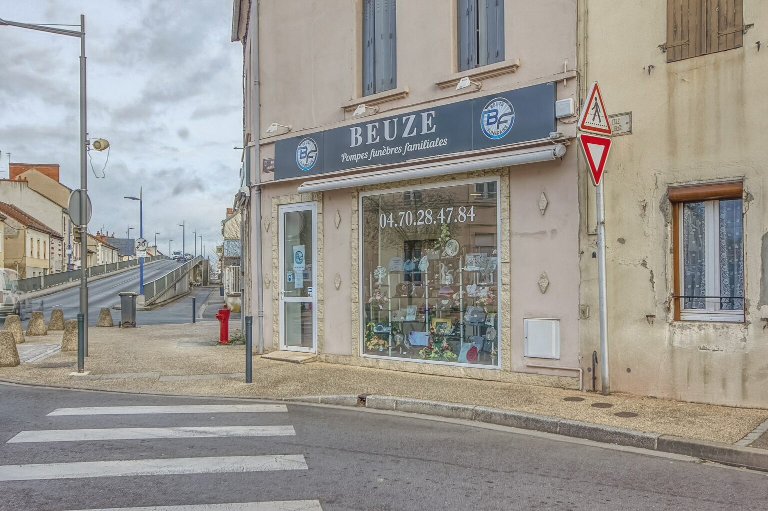 devanture boutique beuze funeraire